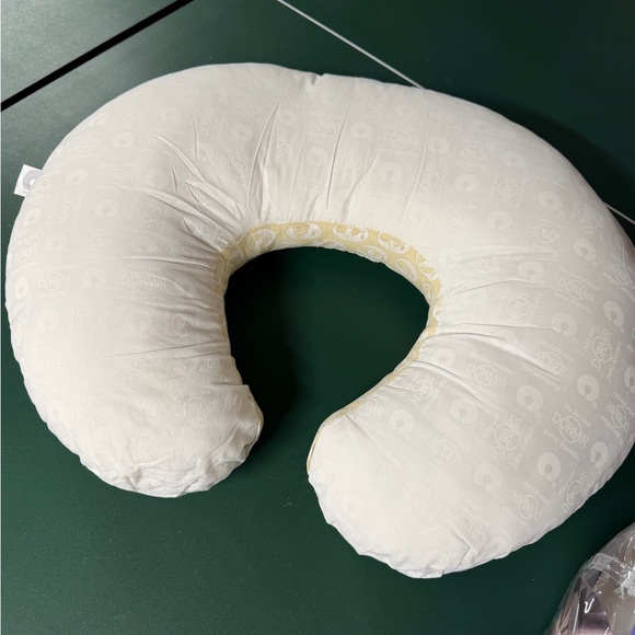 Boppy Pillow with 3 Slipcovers - Picture 3 of 3